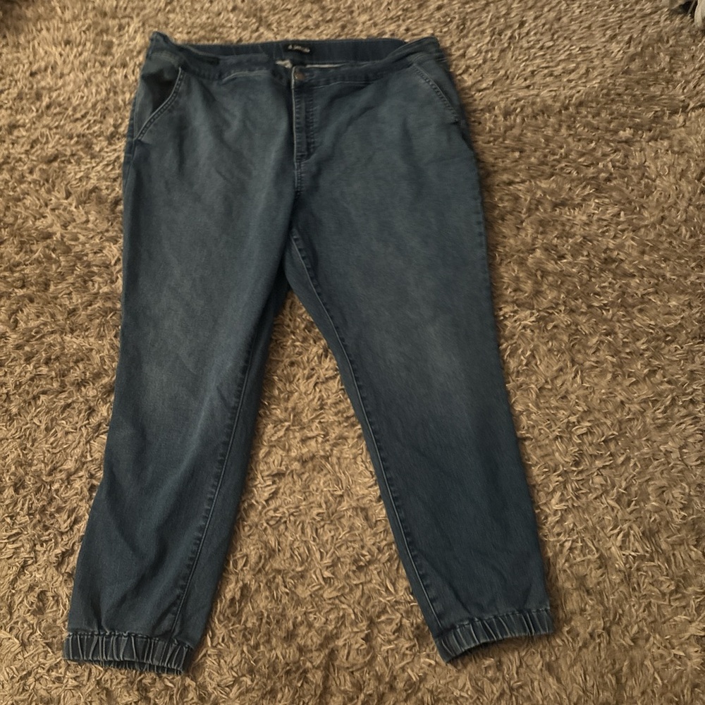 Bottom cuffed jeans!!